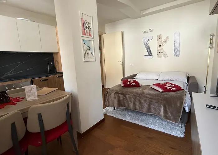 מלון דירות Maison Poluc - Maison Adeline